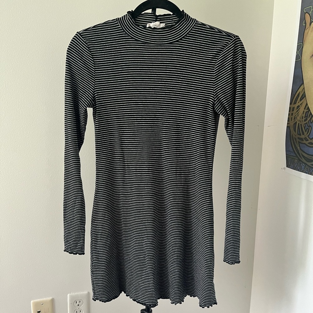 Ribbed lettuce edge dress